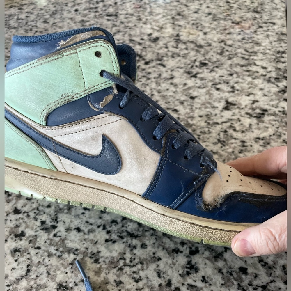 Nike Air Jordan 1 Mid Mystic Navy/Mint Foam Beaters Size 7.5 Men’s/9 Women’s